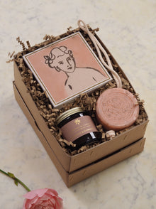  The Rosebud Gift Box